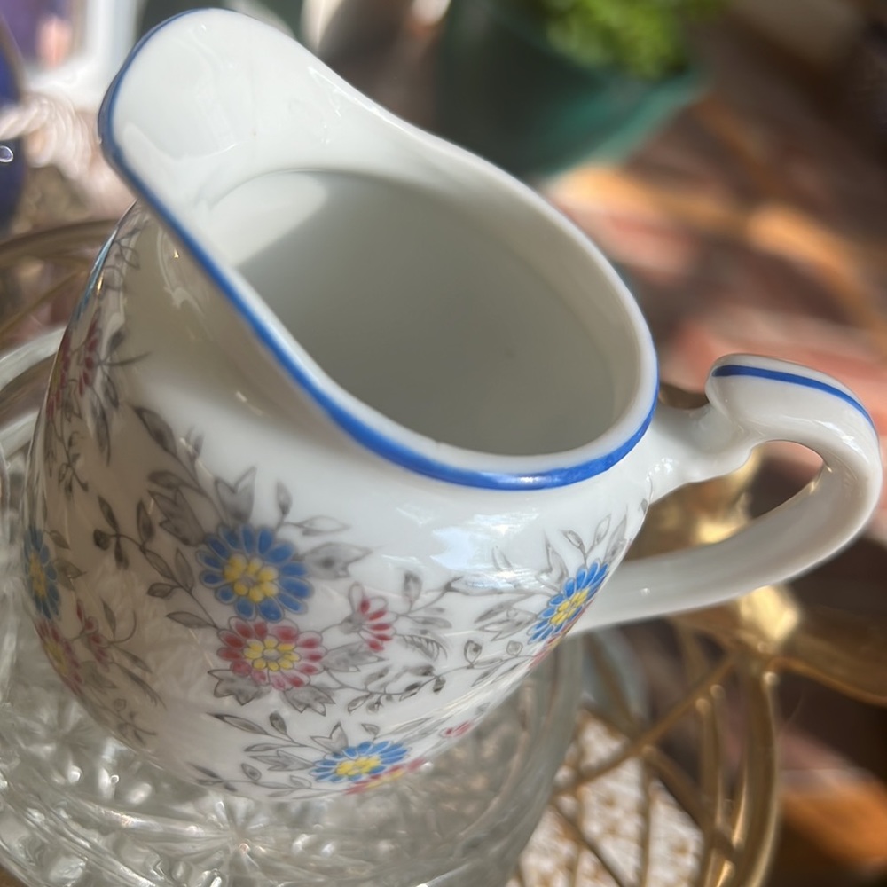 Tiny Pitcher - Picture 3 of 8